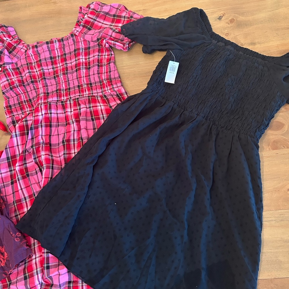 Such a steal! Set of 3 brand new dresses a headband and art class boots!!